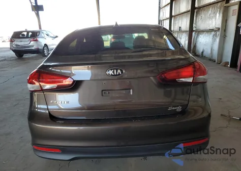 2018 Kia Forte Lx z USA, uszkodzony, nr VIN 3KPFK4A70JE180791
